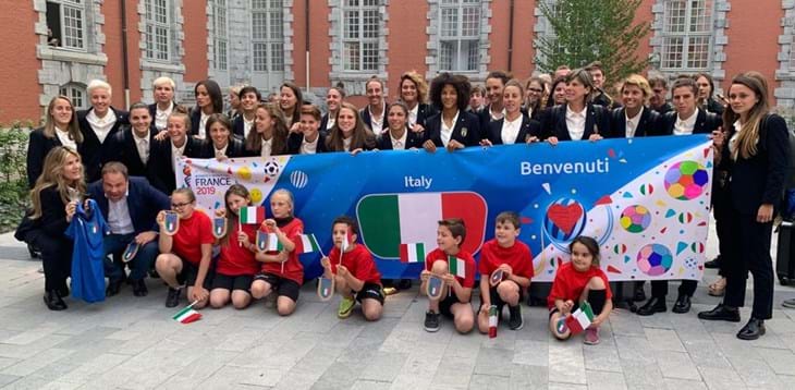 Verso il Mondiale: accoglienza calorosa per le Azzurre a Valenciennes