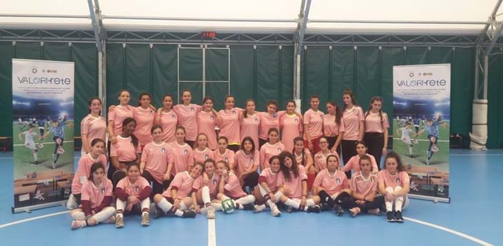 Festa finale di ragazze in gioco