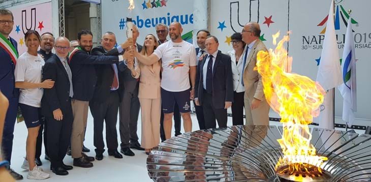 Il Papa benedice la Torcia di Napoli 2019 nella tappa a Città del Vaticano