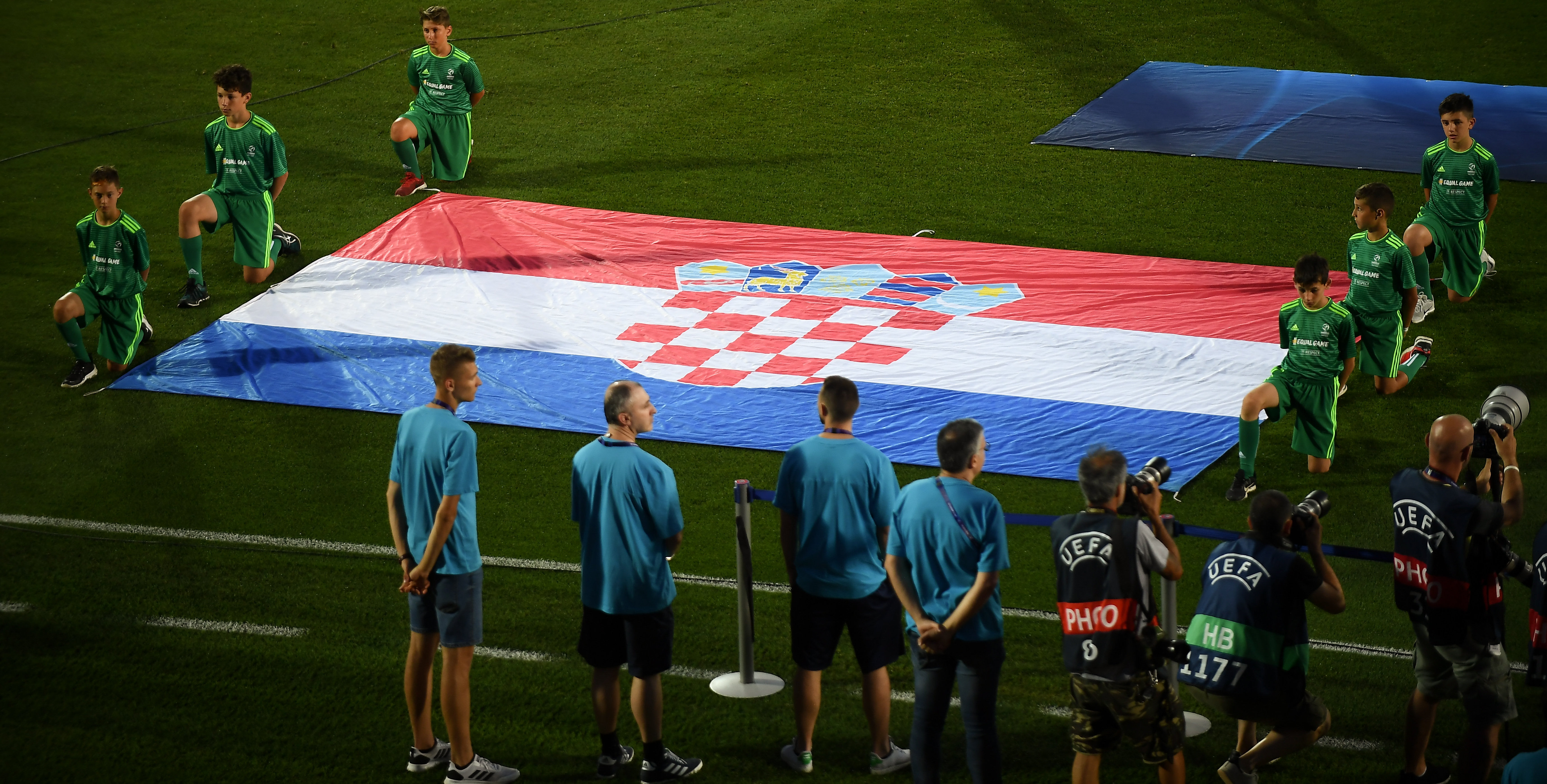 #tifiamoEuropa negli stadi dell'Europeo: il lungo viaggio della 1ª B di Ribera