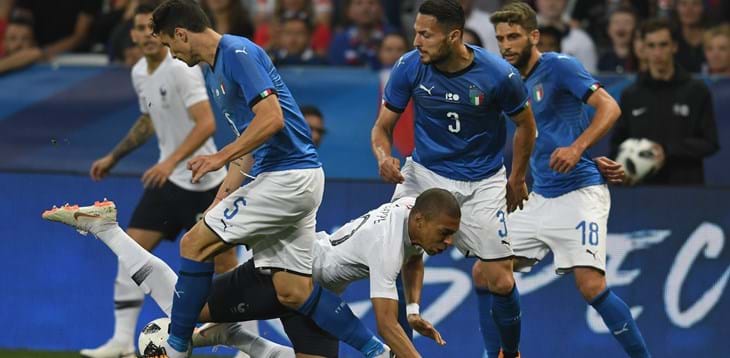 Dopo Chiellini, out anche De Sciglio: sarà sostituito da D'Ambrosio. Domani il raduno degli Azzurri a Bologna
